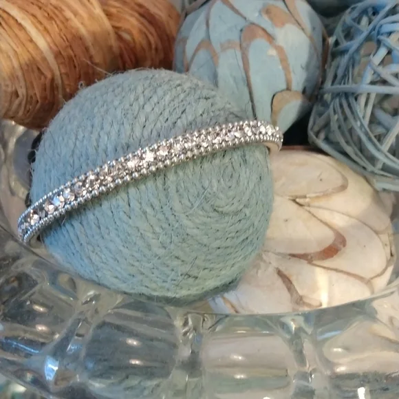 Crystal studded bangle. - Picture 2 of 5